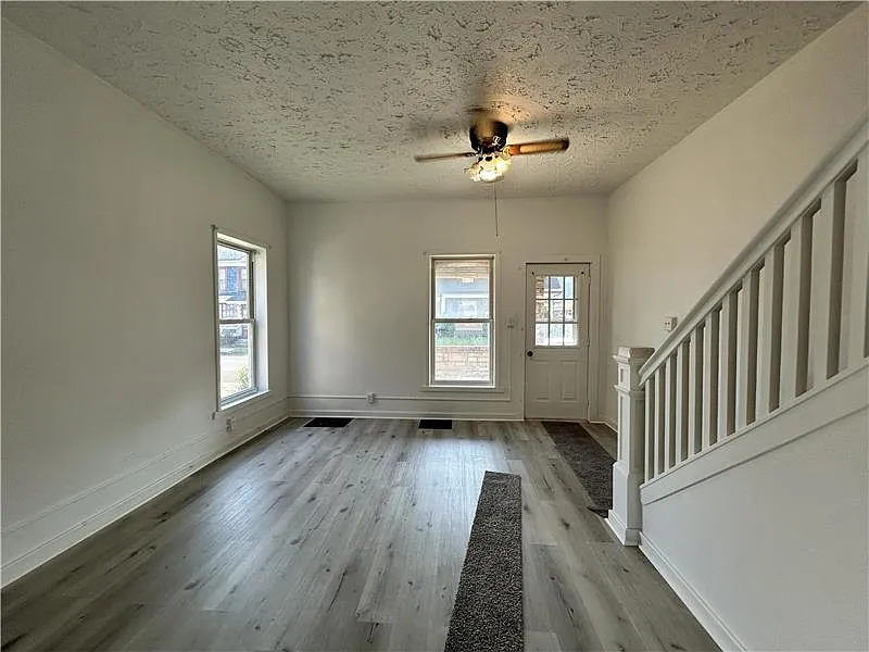 2 bed, $800 — Photo 3
