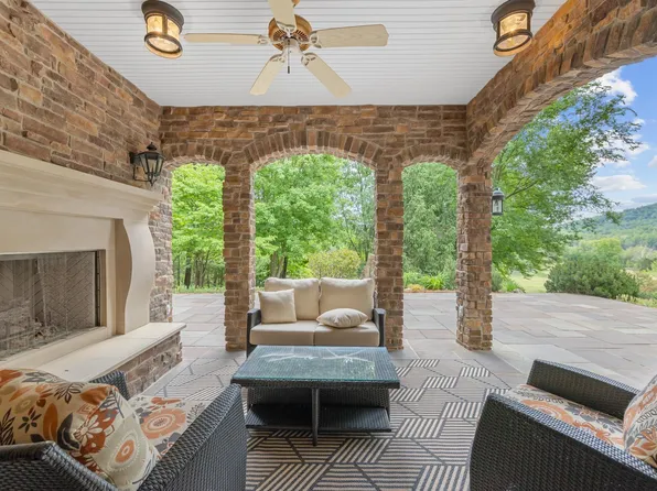 110 High Crest Ln, Wintergreen, VA 22958
