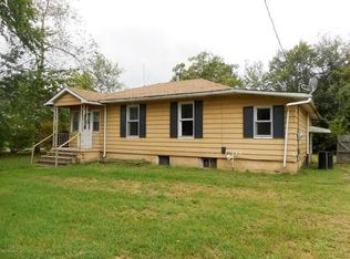 501 N Stotlar St, Benton, IL 62812