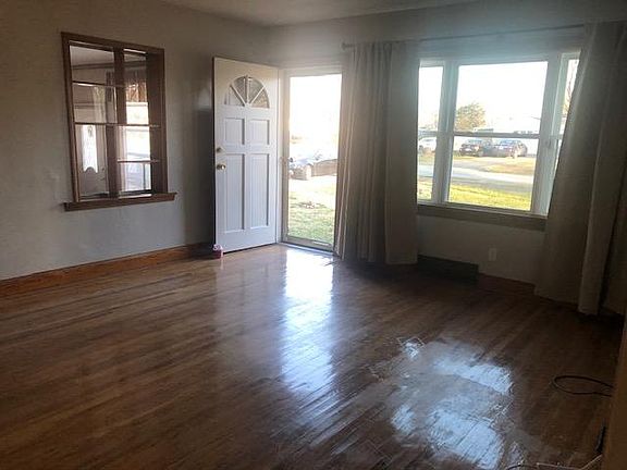 2nd image of 10418 La Plaza Ave