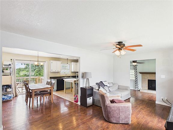 4th image of 614 Hillcrest Dr