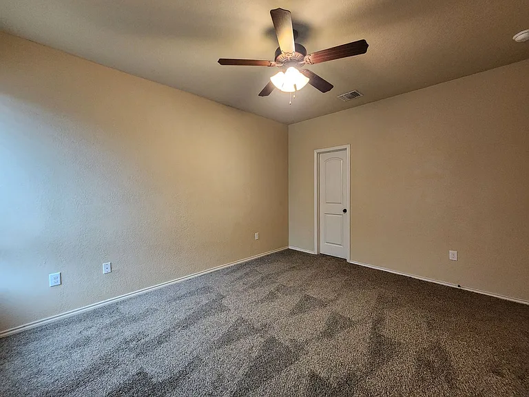712 Creekside Cir — Photo 33