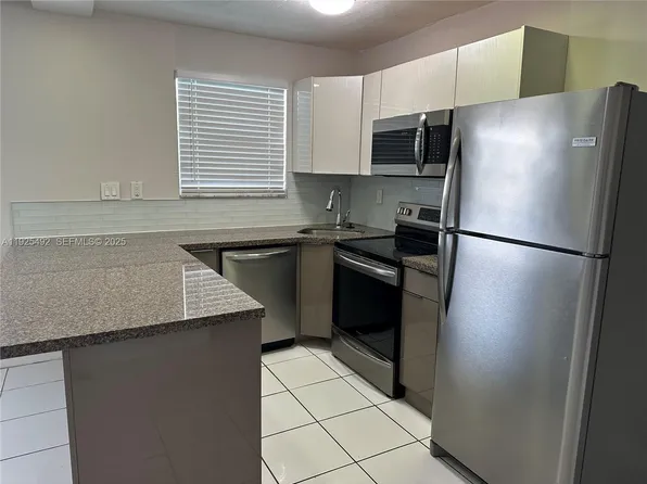 1975 NE 135th St APT 3E, North Miami, FL 33181