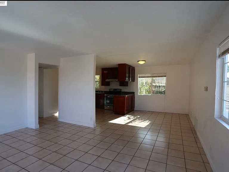 16770 Los Banos St — Photo 7