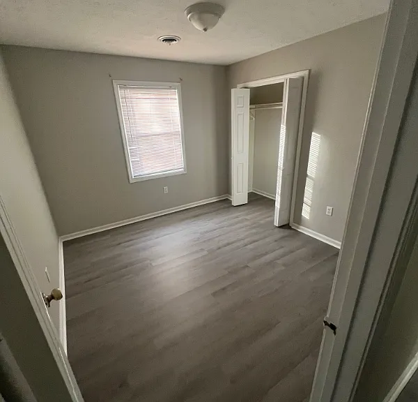 107 Molloy Ct — Photo 2