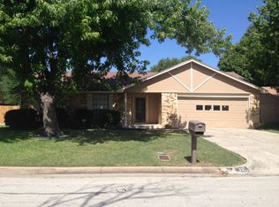 416 Bodart Ln, Fort Worth, TX 76108