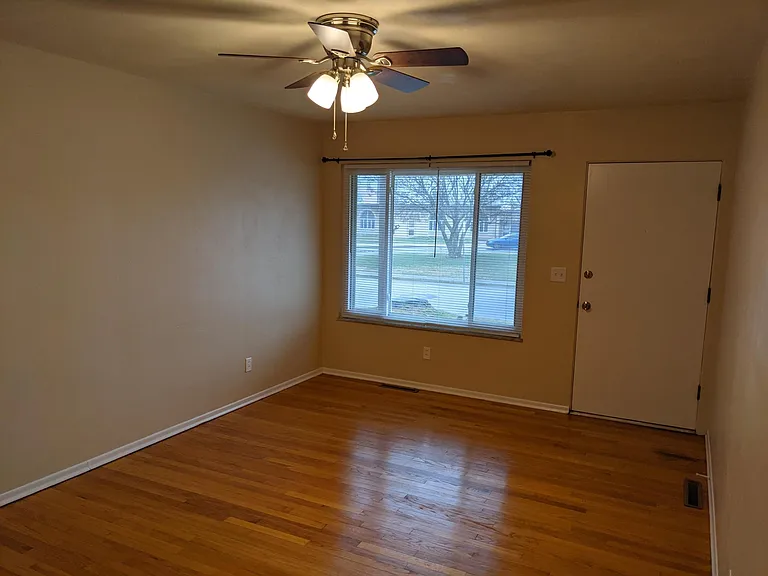 411 Joseph Dr — Photo 3