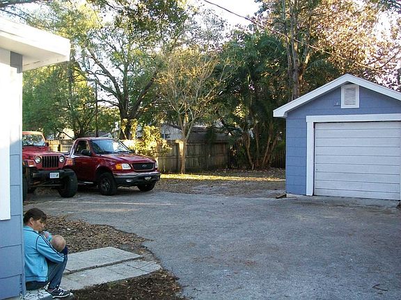 Large back yard with plenty of parking