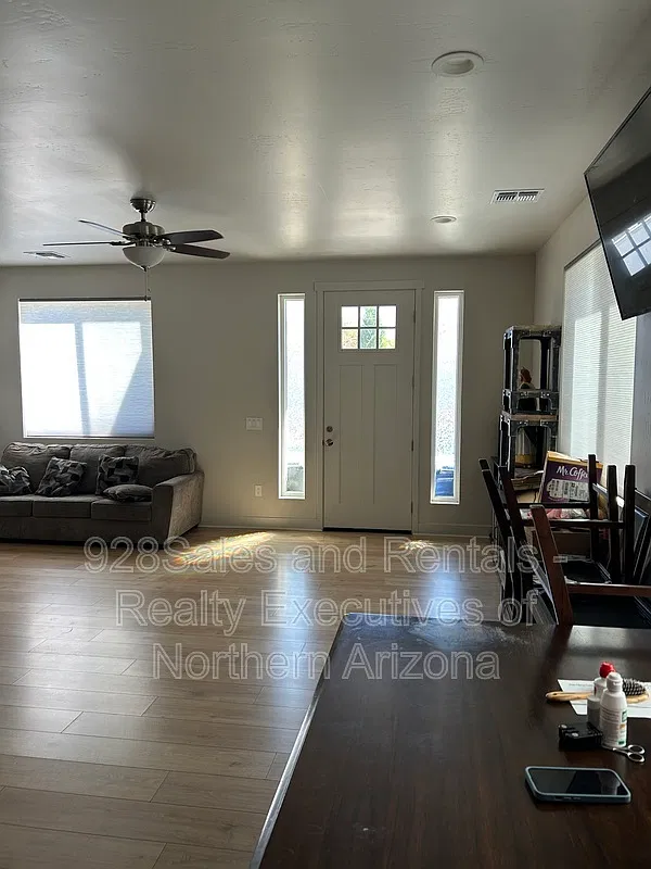 3 bed, 2.5 bath, 1672 sqft, $2,375 — Photo 3