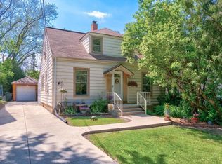 4449 S Iowa Ave, Saint Francis, WI 53235