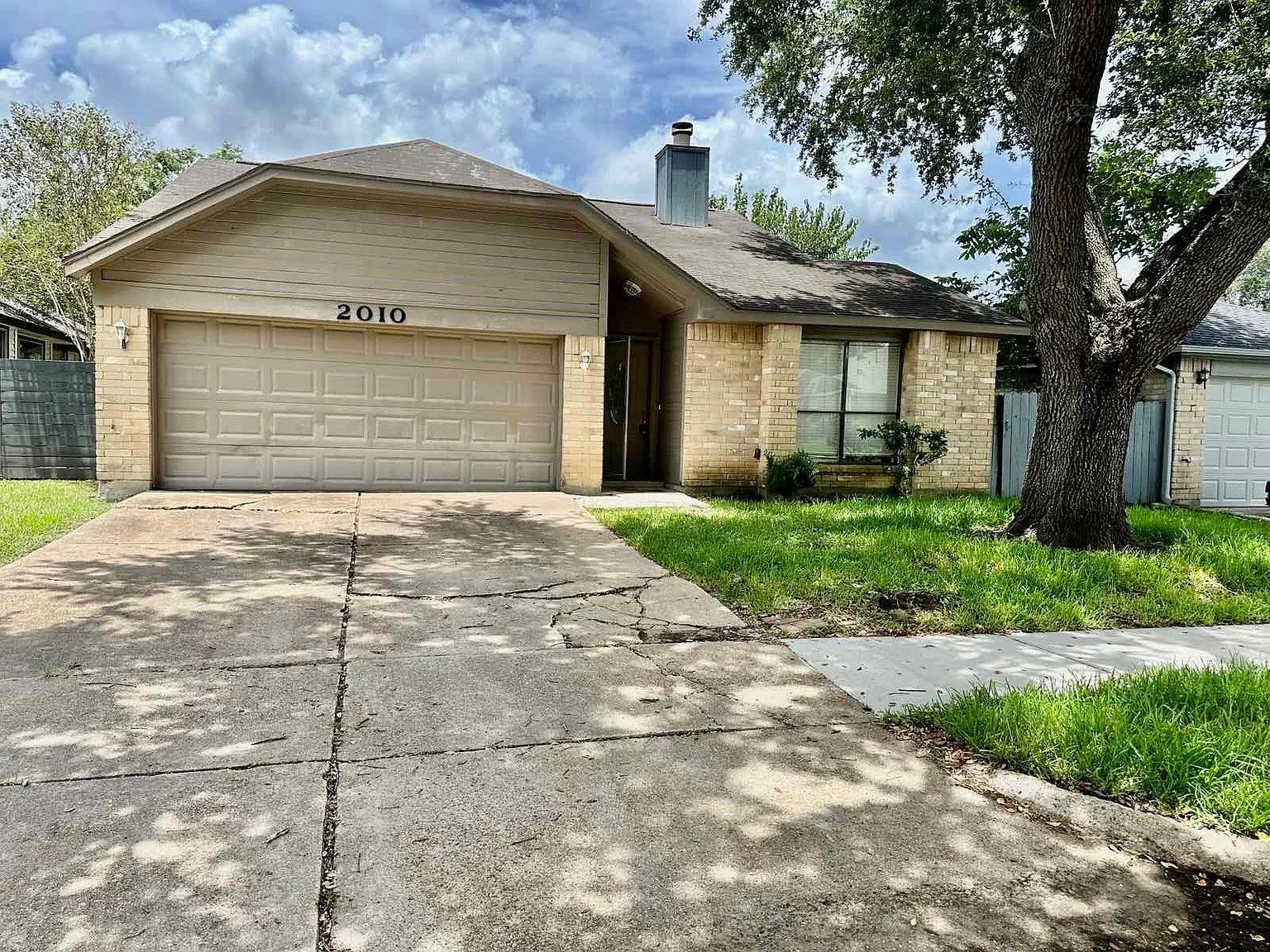 3 bed, 2.0 bath, 1614 sqft, $1,645 — Photo 2