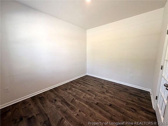 5th image of 305 Robert Pl