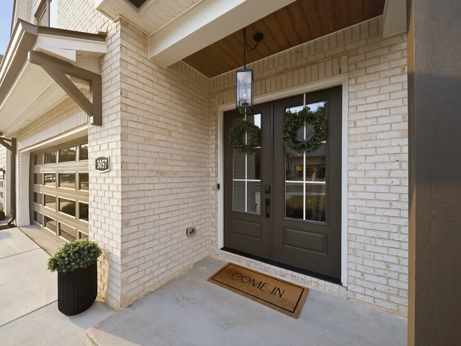 3 bed, 2208 sqft, $3,100 — Photo 3