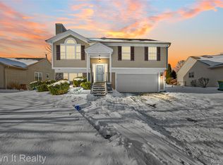 7154 Saint Andrews Dr, Ypsilanti, MI