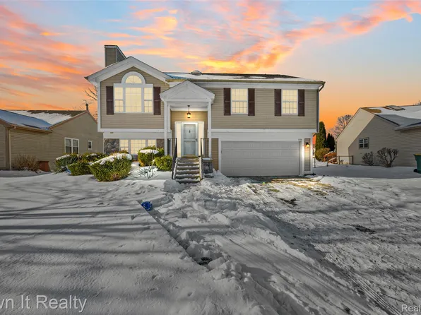 7154 Saint Andrews Dr, Ypsilanti, MI 48197