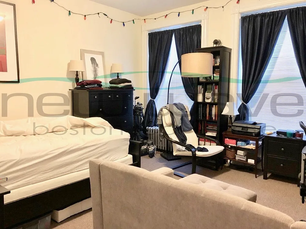 Studio, 400 sqft, $2,500 — Photo 4