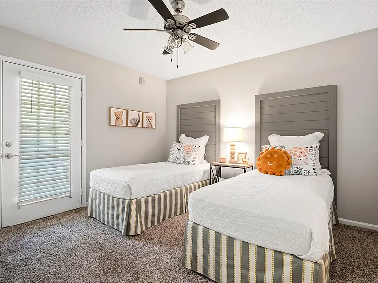 The Grove Apartments — Photo 16