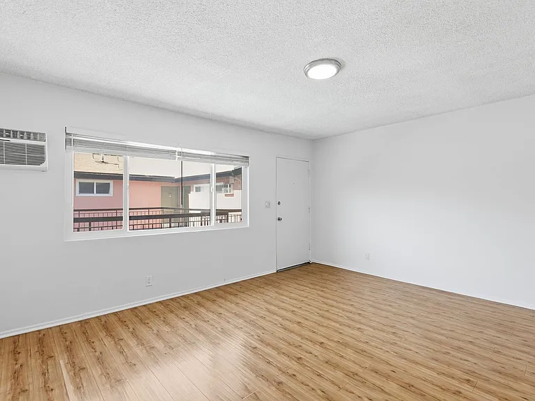 6640 Darby Ave — Photo 48