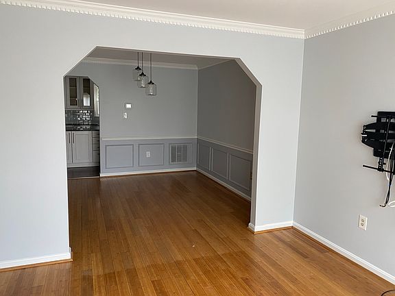 Dining area - open towards living space and to kitchen