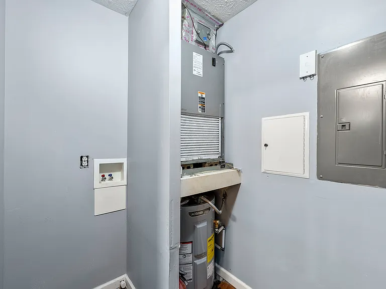 3247 Fairington Dr — Photo 15