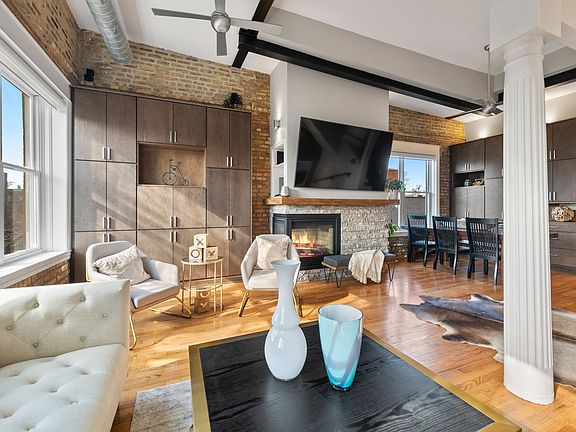 5th image of 1340 N Wolcott Ave