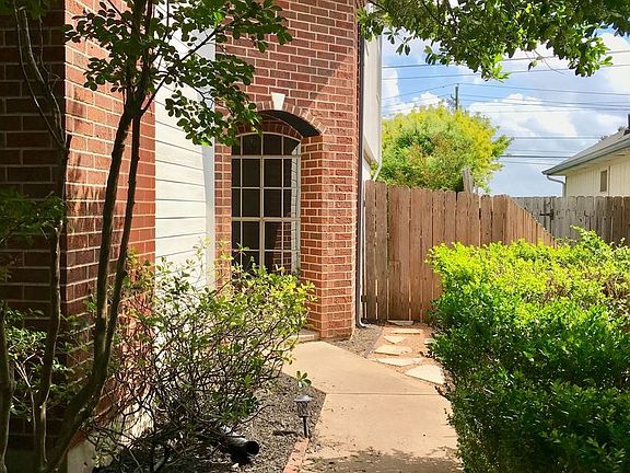 3rd image of 14633 Montoro Dr