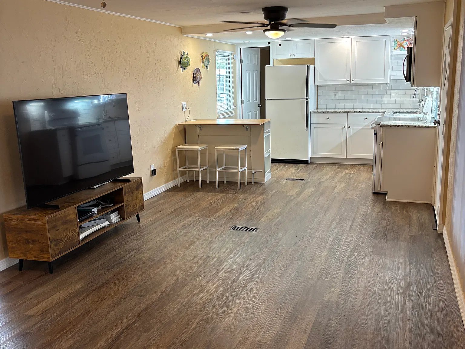 3 bed, 1100 sqft, $2,000 — Photo 4