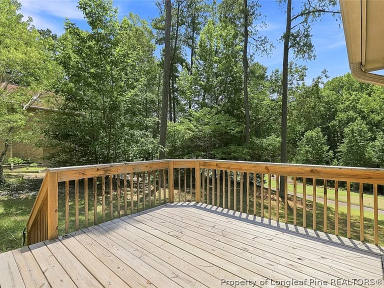 709 Essex Ct — Photo 27