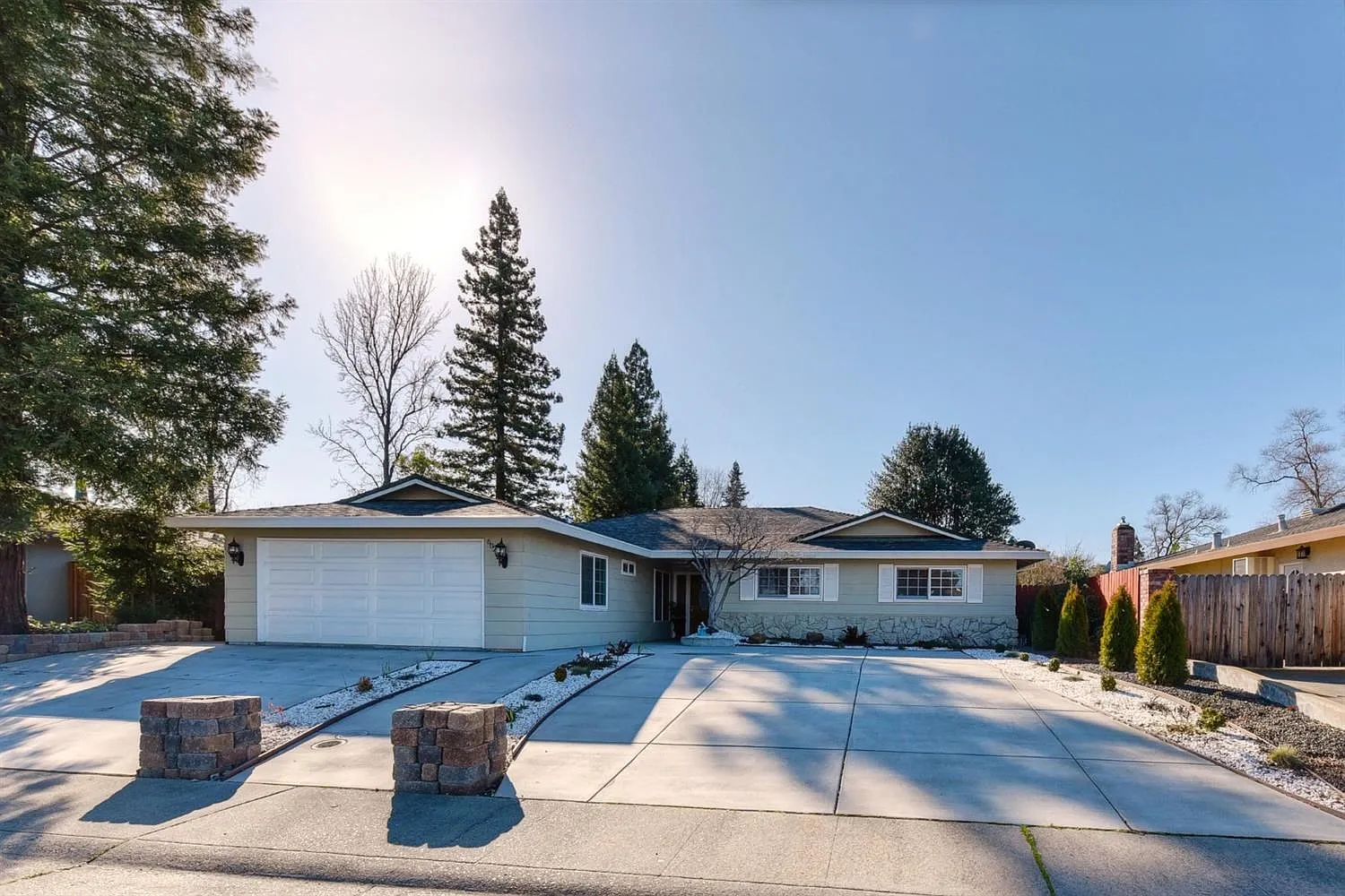 602 Falcon Way photo 1