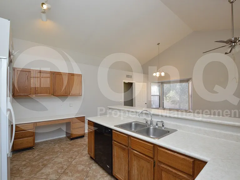 2808 E Nora St — Photo 6
