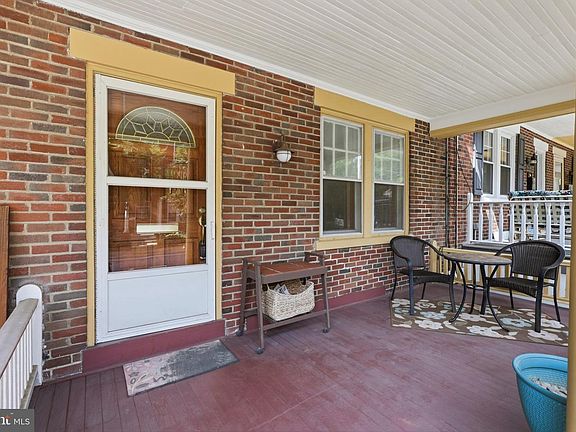 4th image of 559 W Walnut St