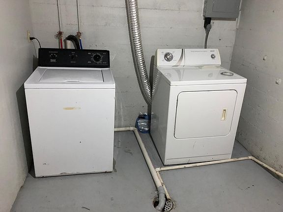 washer & dryer furnished