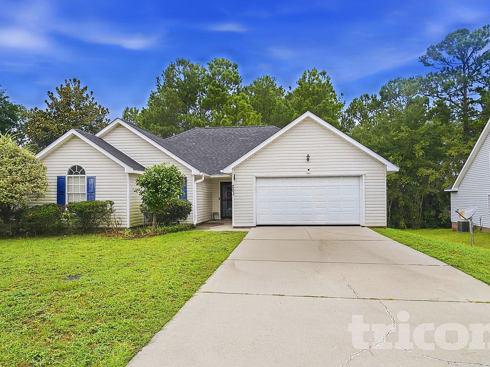 1st image of 204 Pine Loop Dr