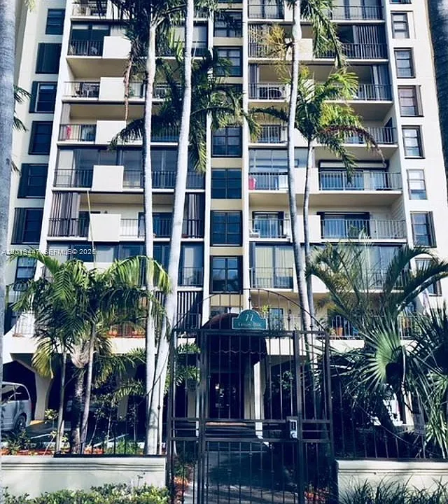 77 Crandon Blvd #2E