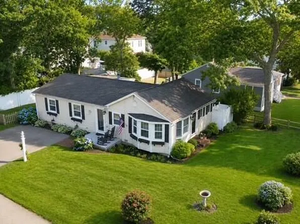 25 Clover Lane, Mashpee, MA 02649