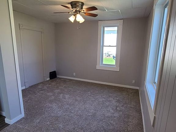 4th image of 301 Spring St