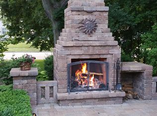 628 W Rogers St, Hartford, WI 53027
