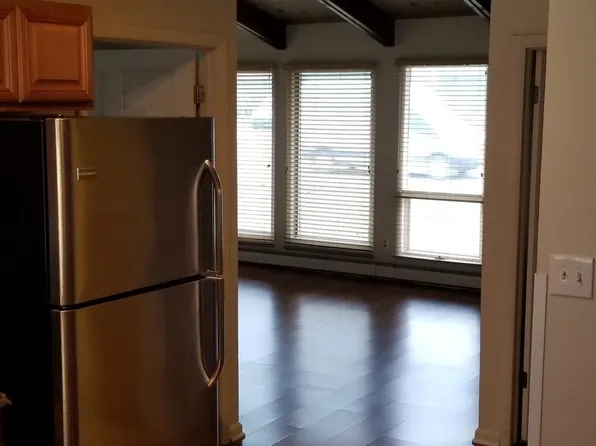 2405 W Forteen Mile Rd, Royal Oak, MI 48073