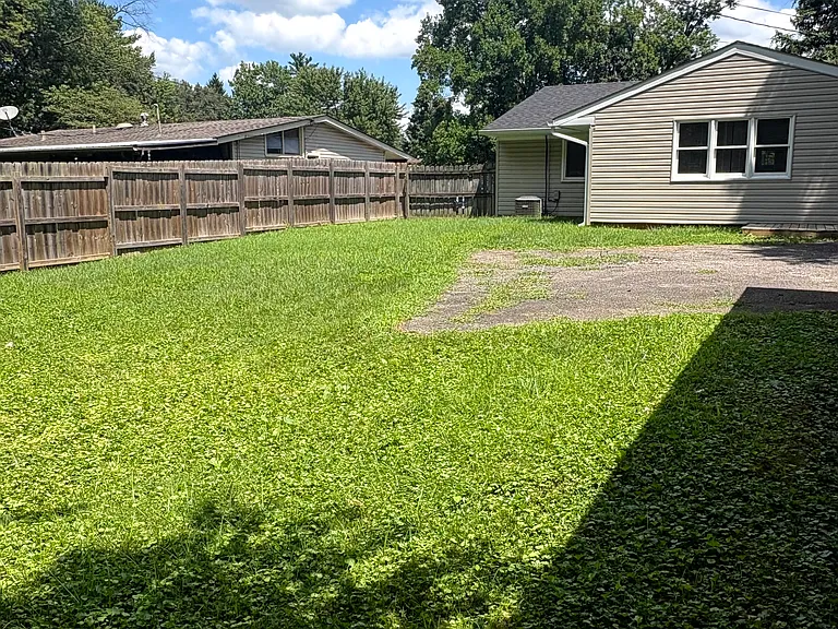 1706 Ashmoor Ln — Photo 8