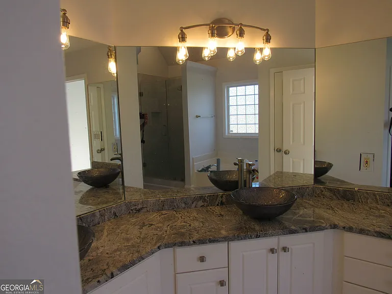 305 Sunderland Cir — Photo 24
