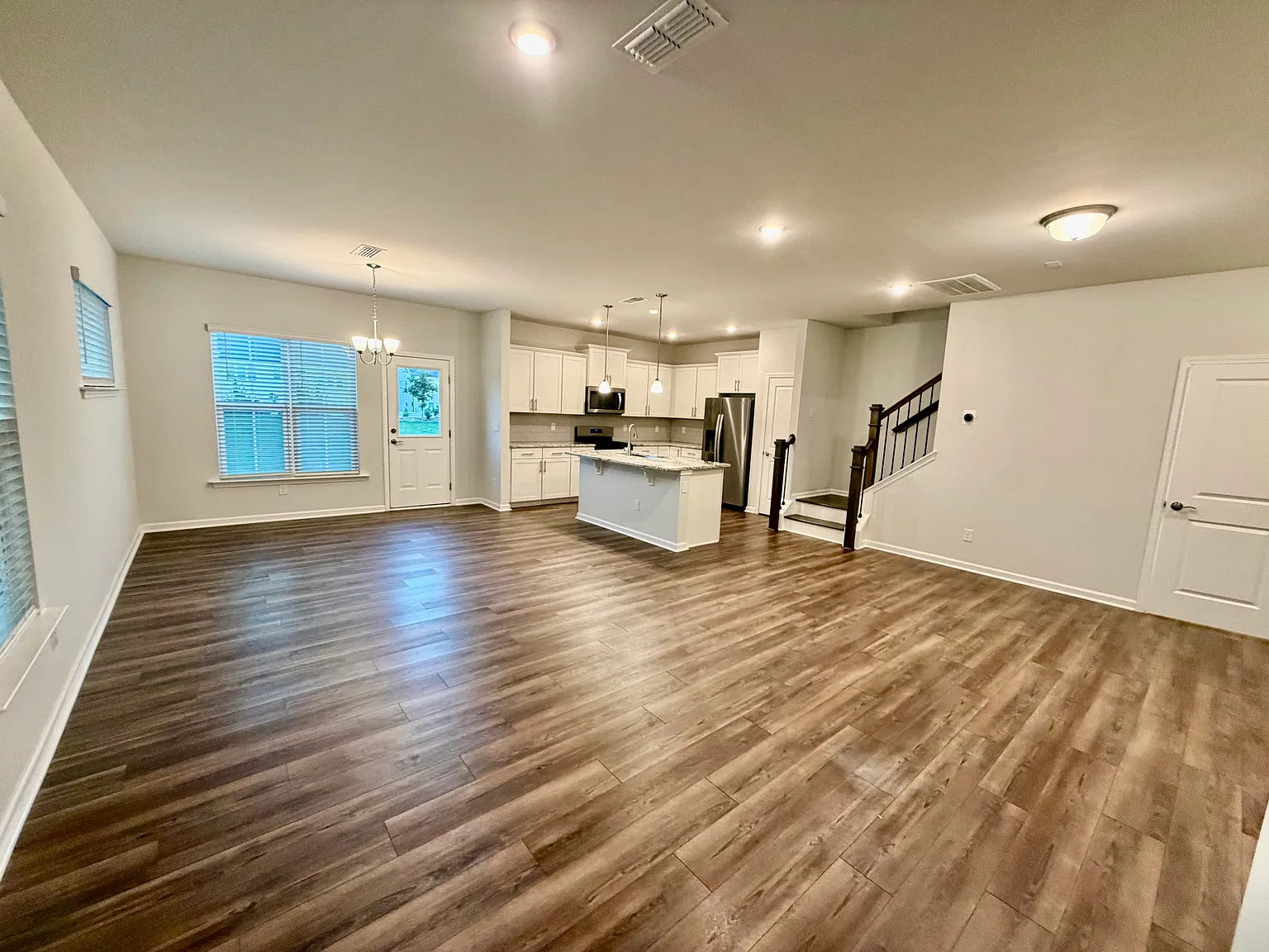 3 bed, 2.5 bath, 1805 sqft, $2,095 — Photo 2