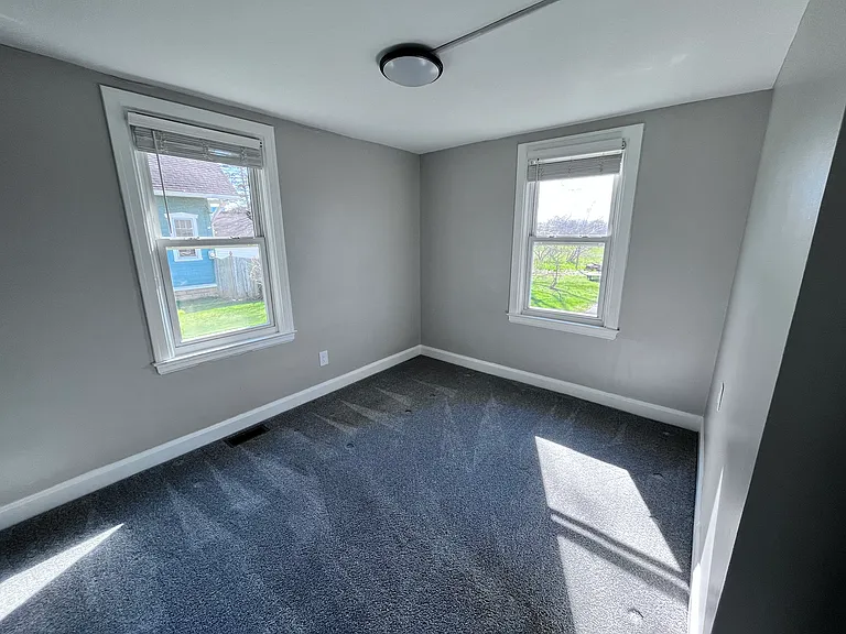 85 Royal Pkwy W — Photo 22