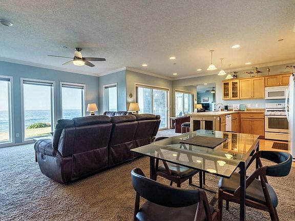 3rd image of 1113 N Highway 101 Unit 3