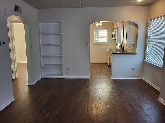 2nd image of 1216 E Hemphill Rd