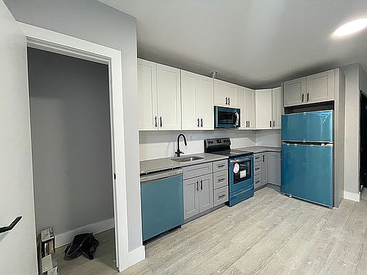 2nd image of 3550 Holland Ave APT 1
