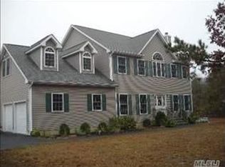 18 Savanna Cir, Mount Sinai, NY 11766