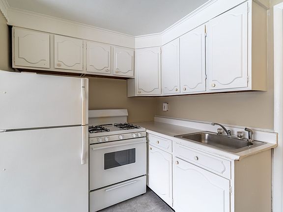 3rd image of 2662 Sheridan Dr APT 2