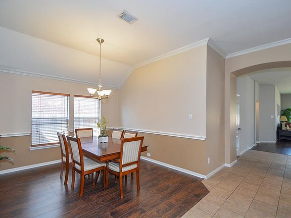 5th image of 7911 Thorncroft Manor Ln