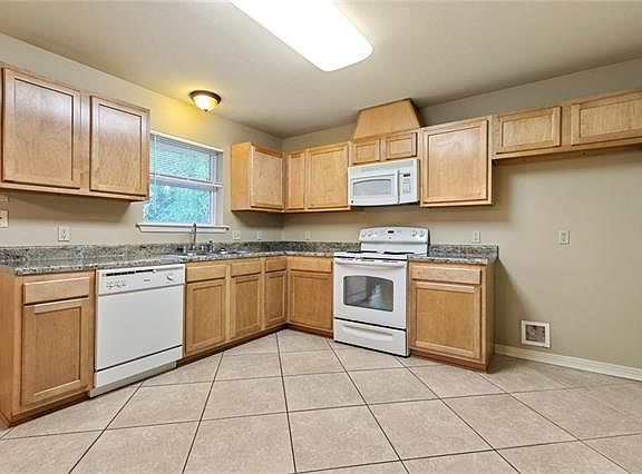 3rd image of 404 Barton Ave