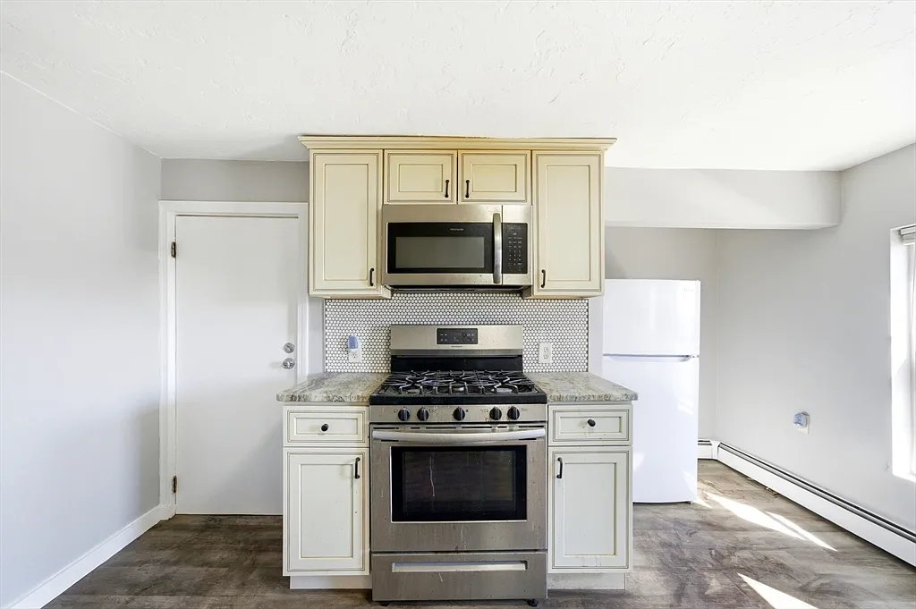 Studio, 1.0 bath, 99999 sqft, $1,850 — Photo 3